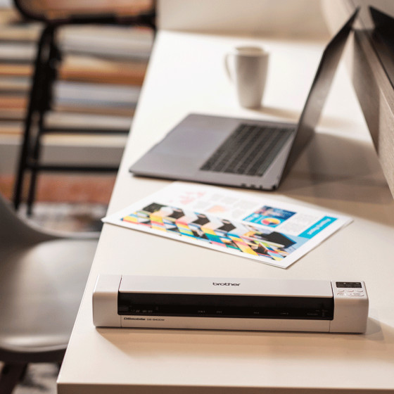 Scanner mobile à défilement A4 recto-verso et wifi (DS-940DW)