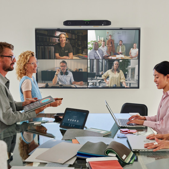 POLY Barre de visioconférence tout-en-un Studio X52 avec kit de contrôleur TC10 (8D8L1AA)