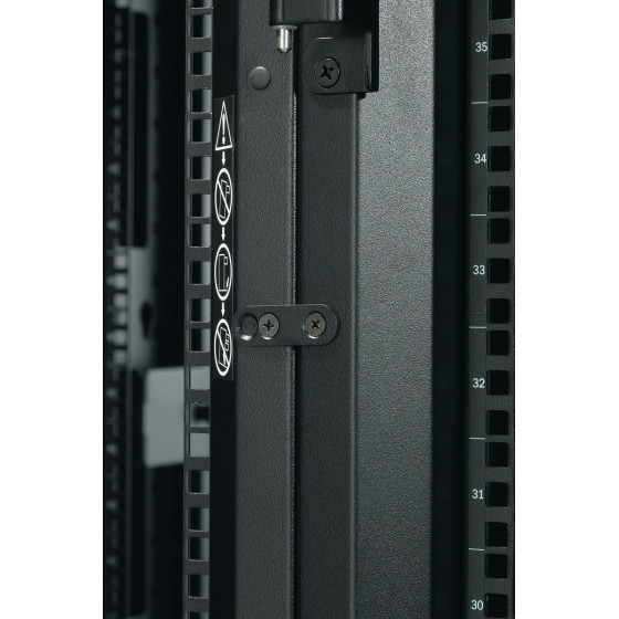 APC NetShelter SX 42U Server Rack Enclosure 600mm x 1070mm w/ Sides Black