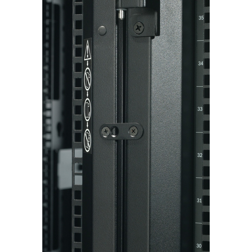 APC NetShelter SX 42U Server Rack Enclosure 600mm x 1070mm w/ Sides Black