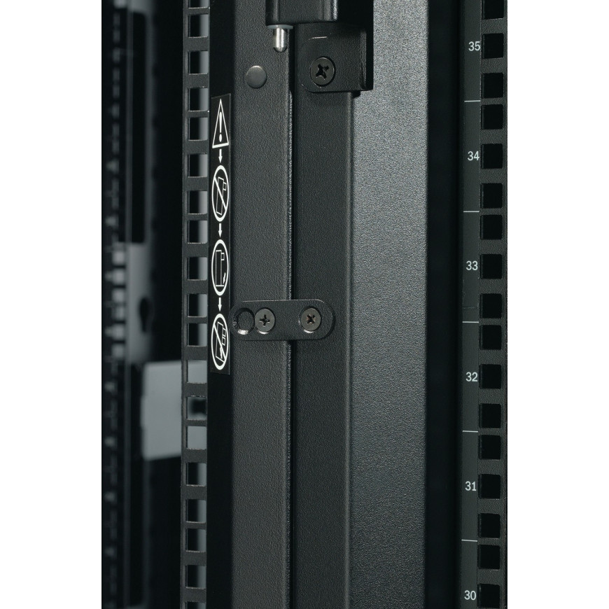 APC NetShelter SX 42U Server Rack Enclosure 600mm x 1070mm w/ Sides Black