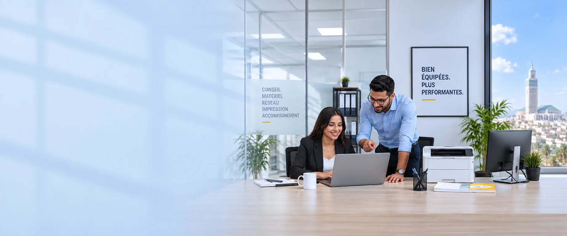 Équipe en entreprise équipée par Rightech : ordinateurs, impression et réseau