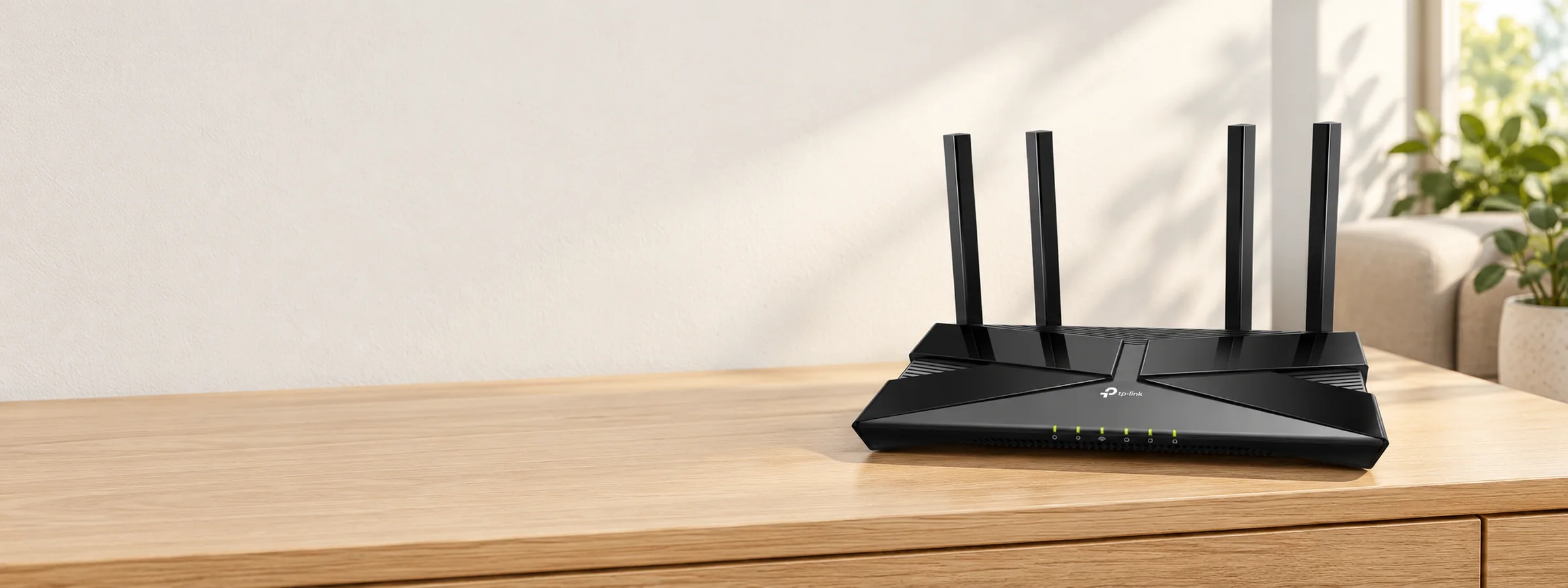Salon équipé d'un routeur, d'une borne Wi-Fi et d'un switch TP-Link